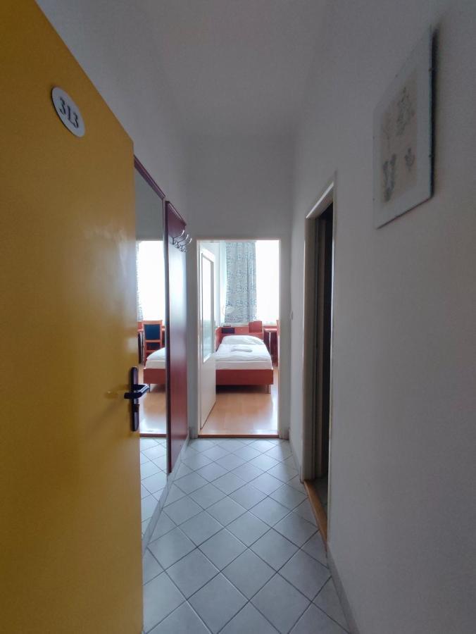Hotel Jurki Dom ブラチスラヴァ エクステリア 写真